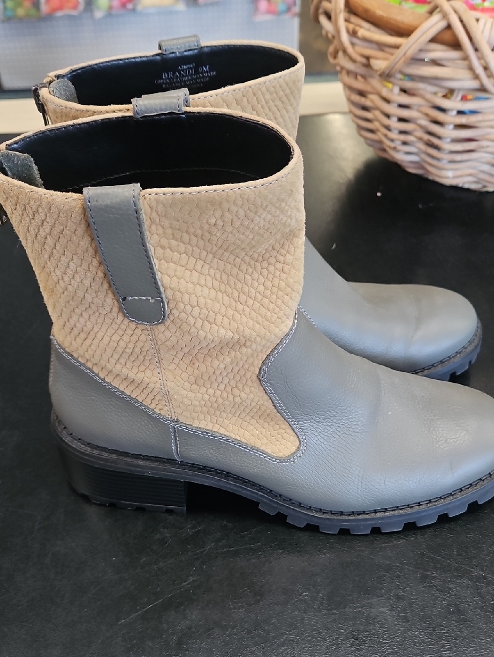 Loco BRANDI Two-Tone Leather & Suede Ankle Boots - Grey & Tan Sz 9